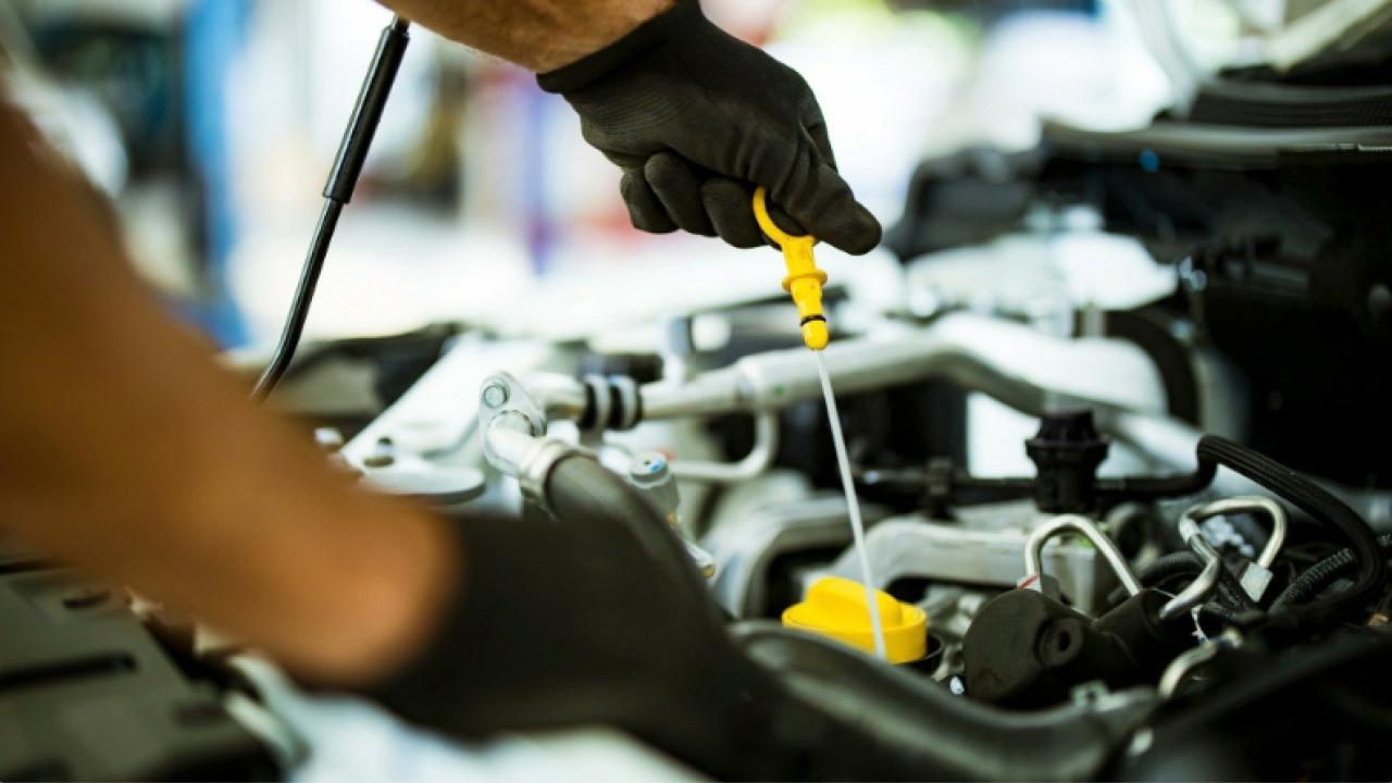 How To Choose The Right Oil For Your Vehicle | MotorEasy How To Choose The Right Motor Oil For My Vehicle