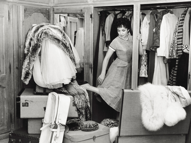 Essential Wardrobe Staples Every Woman Should Own