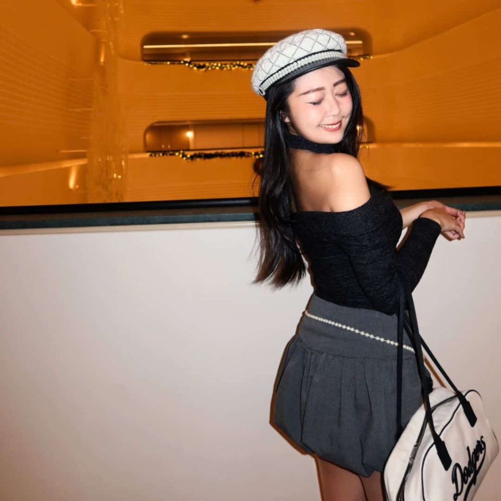 How To Style Oversized Clothing Without Looking Bulky